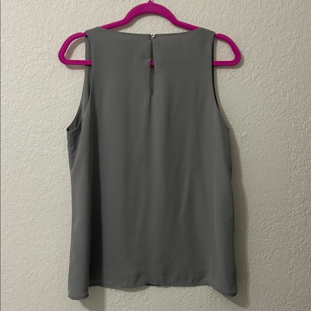 Forever 21 Women’s Gray V-Neck Sleeveless Blouse M - Picture 3 of 8